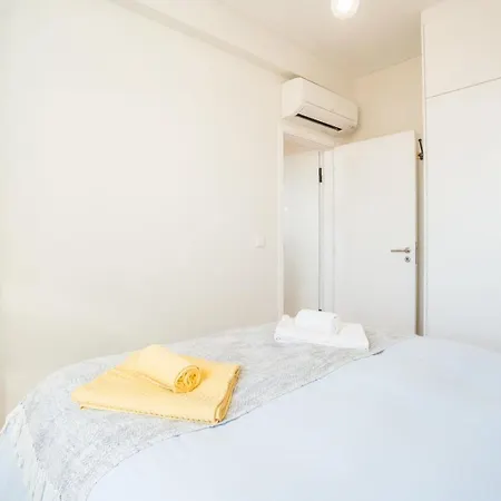 Guestready - Chic And Vibrant Near Anjos Apartman *